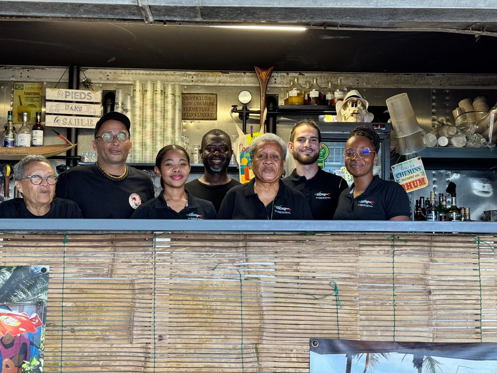 Équipe Cocosoda dans l'ambiance tropicale